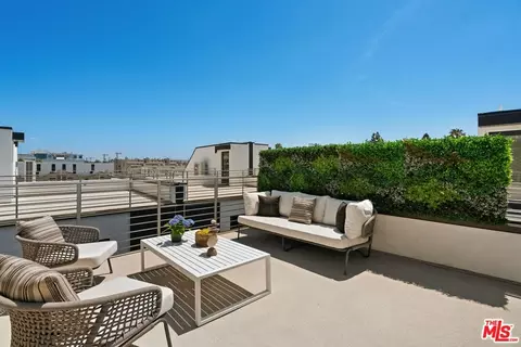 3809 S Verona Ct, Los Angeles, CA 90066