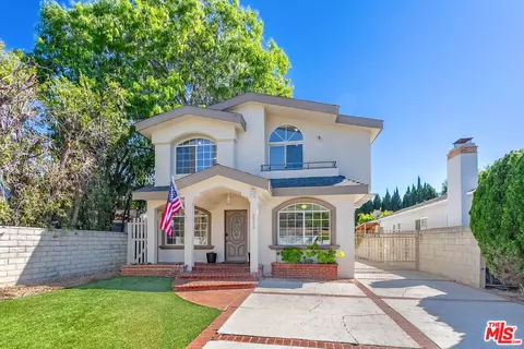 2914 Castle Heights Ave, Los Angeles, CA 90034