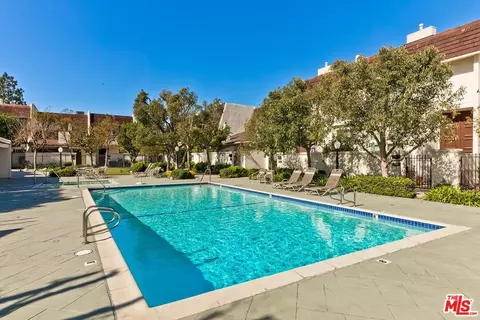6263 Randi Ave, Woodland Hills, CA 91367