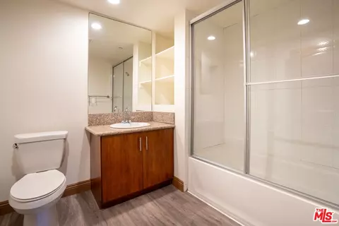 Bath - 7203 Rubio Ave, Van Nuys, CA 91406 photo 1 of 2