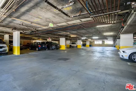 Exterior - 7203 Rubio Ave, Van Nuys, CA 91406 photo 5 of 5