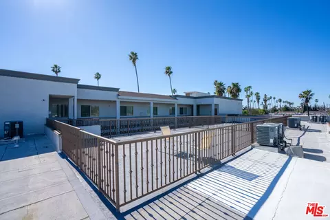 Exterior - 7203 Rubio Ave, Van Nuys, CA 91406 photo 2 of 5