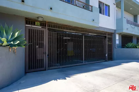 Exterior - 7203 Rubio Ave, Van Nuys, CA 91406 photo 3 of 5