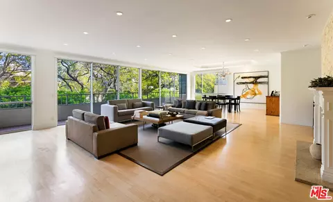 339 N Palm Dr #202, Beverly Hills, CA 90210