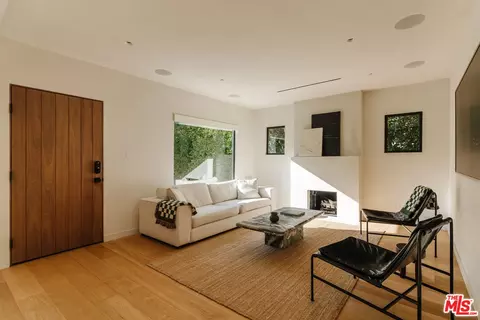 Living - 2418 Walnut Ave, Venice, CA 90291 photo 1 of 5