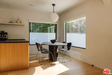 Dining - 2418 Walnut Ave, Venice, CA 90291 photo 1 of 1