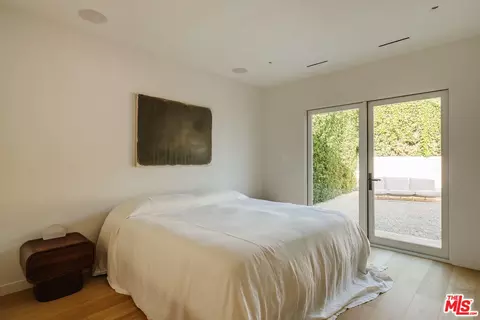 Bedroom - 2418 Walnut Ave, Venice, CA 90291 photo 5 of 9