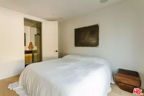 Bedroom - 2418 Walnut Ave, Venice, CA 90291 photo 8 of 9