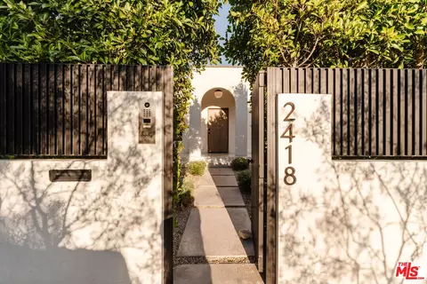 Exterior - 2418 Walnut Ave, Venice, CA 90291 photo 2 of 15