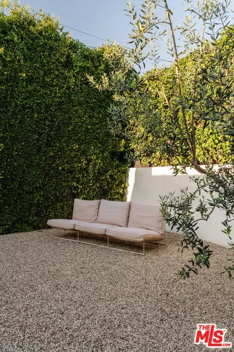 Exterior - 2418 Walnut Ave, Venice, CA 90291 photo 10 of 15