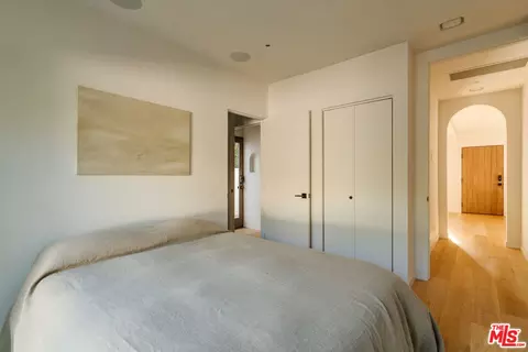 Bedroom - 2418 Walnut Ave, Venice, CA 90291 photo 3 of 9