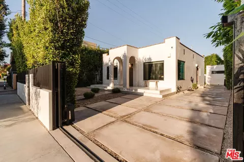 Exterior - 2418 Walnut Ave, Venice, CA 90291 photo 15 of 15