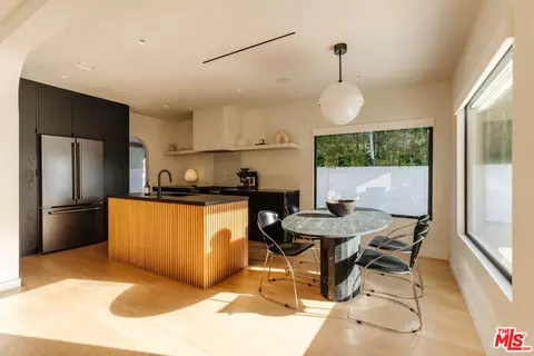 Kitchen - 2418 Walnut Ave, Venice, CA 90291 photo 1 of 6