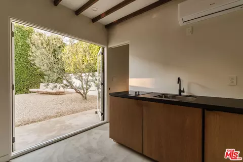 Other - 2418 Walnut Ave, Venice, CA 90291 photo 10 of 13