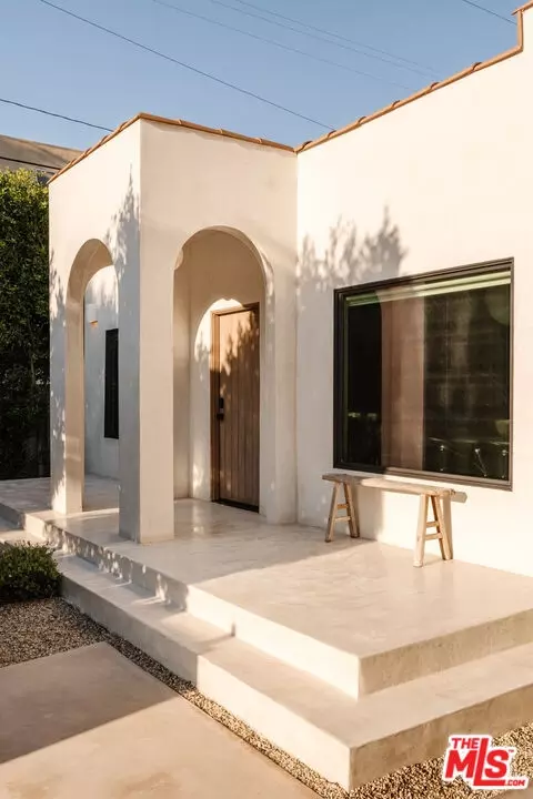 Exterior - 2418 Walnut Ave, Venice, CA 90291 photo 14 of 15