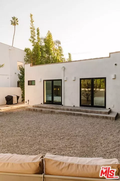 Exterior - 2418 Walnut Ave, Venice, CA 90291 photo 7 of 15