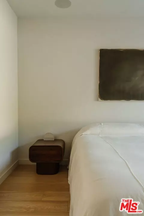 Bedroom - 2418 Walnut Ave, Venice, CA 90291 photo 6 of 9