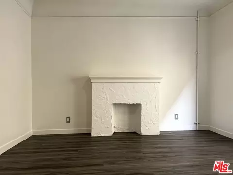 Living - 444 Chestnut Ave, Long Beach, CA 90802 photo 1 of 7