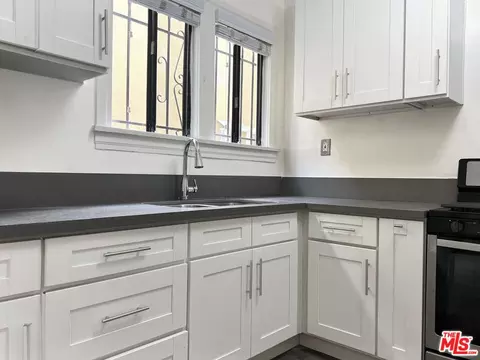 Kitchen - 444 Chestnut Ave, Long Beach, CA 90802 photo 1 of 1