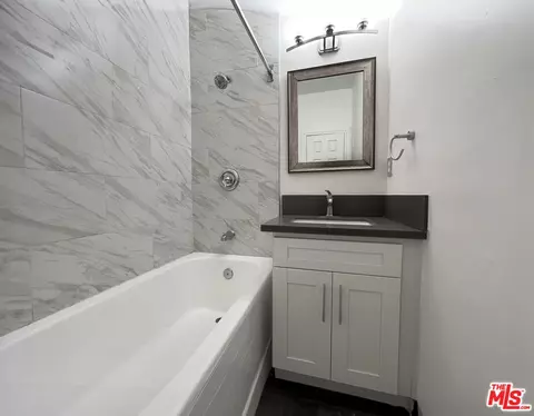 Bath - 444 Chestnut Ave, Long Beach, CA 90802 photo 1 of 2