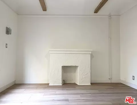 Living - 444 Chestnut Ave, Long Beach, CA 90802 photo 6 of 7