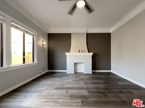 Living - 444 Chestnut Ave, Long Beach, CA 90802 photo 7 of 7