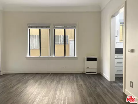 Living - 444 Chestnut Ave, Long Beach, CA 90802 photo 2 of 7