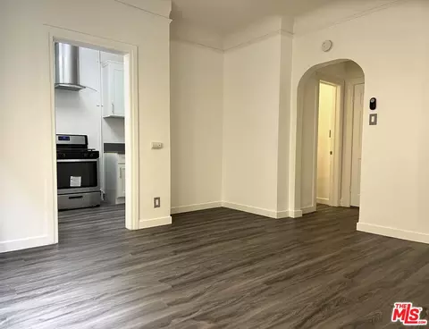 Living - 444 Chestnut Ave, Long Beach, CA 90802 photo 4 of 7