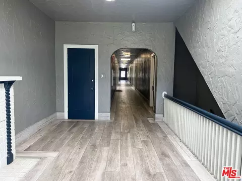 Entry Way - 444 Chestnut Ave, Long Beach, CA 90802 photo 1 of 2