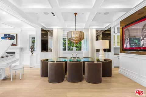 5000 Petit Ave, Encino, CA 91436