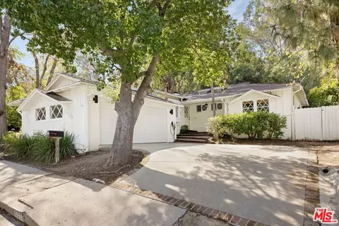 5131 Tendilla Ave, Woodland Hills, CA 91364