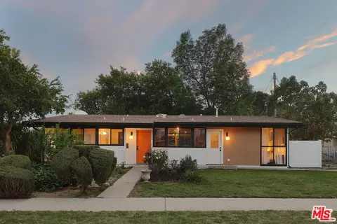 20330 Bryant St, Winnetka, CA 91306