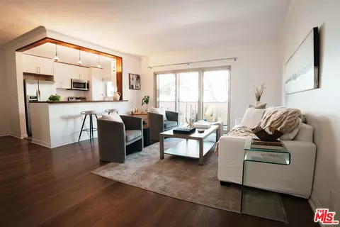 1110 Hacienda Pl #207, West Hollywood, CA 90069