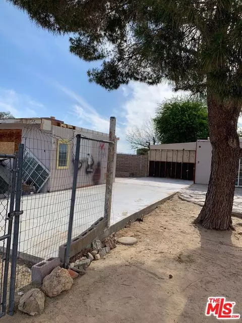 Exterior - 5059 1st St, Joshua Tree, CA 92252 photo 3 of 5