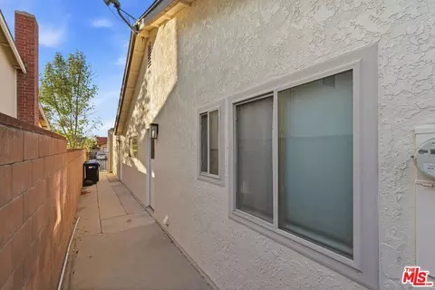 Exterior - 1954 Claudia Ave, Simi Valley, CA 93065 photo 6 of 8