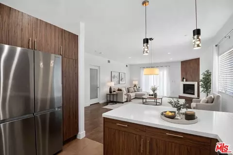 11023 Fruitland Dr #401, Studio City, CA 91604