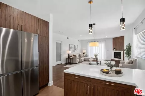 11023 Fruitland Dr #401, Studio City, CA 91604