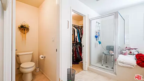 Bath - 2919 Naples Dr, Oxnard, CA 93035 photo 2 of 4