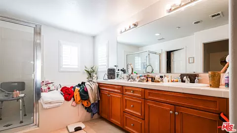 Bath - 2919 Naples Dr, Oxnard, CA 93035 photo 1 of 4