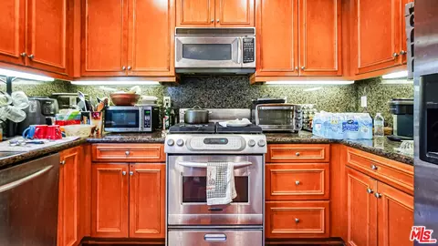 Kitchen - 2919 Naples Dr, Oxnard, CA 93035 photo 3 of 4