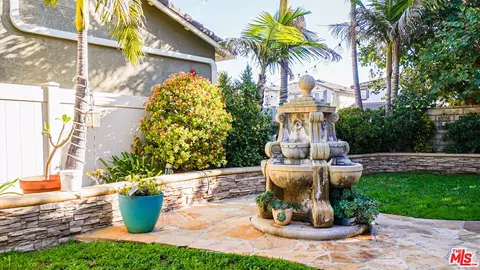 Exterior - 2919 Naples Dr, Oxnard, CA 93035 photo 5 of 5