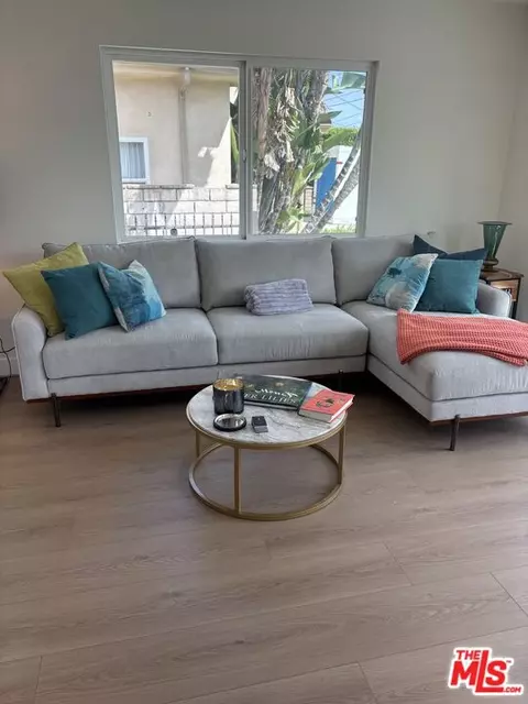 15147 Otsego St, Sherman Oaks, CA 91403