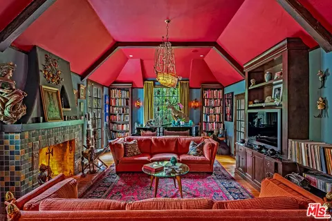 8066 Woodland Ln, Los Angeles, CA 90046