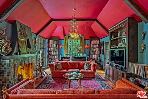 8066 Woodland Ln, Los Angeles, CA 90046
