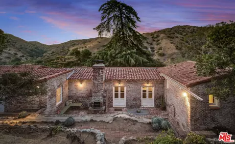 8420 La Tuna Canyon Rd, Sun Valley, CA 91352