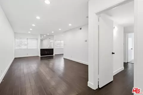 11656 Montana Ave #114, Los Angeles, CA 90049