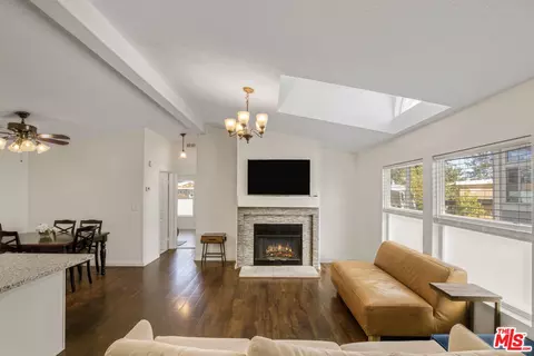 4201 Topanga Canyon Blvd #136, Woodland Hills, CA 91364