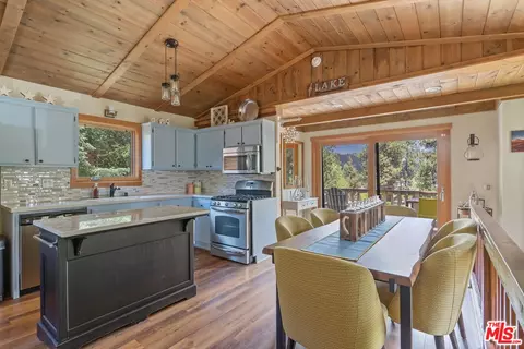 Kitchen - 793 Rayo Ln, Big Bear Lake, CA 92315 photo 3 of 3