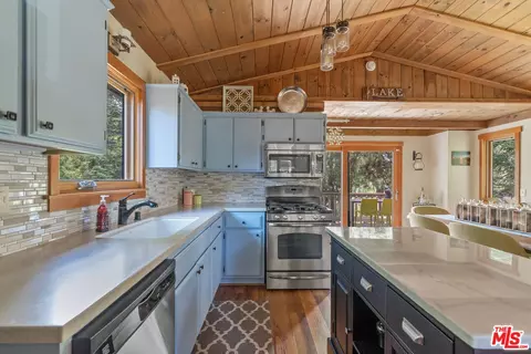 Kitchen - 793 Rayo Ln, Big Bear Lake, CA 92315 photo 1 of 3
