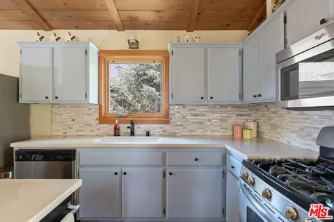 Kitchen - 793 Rayo Ln, Big Bear Lake, CA 92315 photo 2 of 3